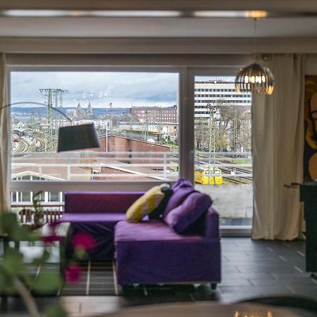 Pop Art Loft Ueber Den Daechern Von Koblenz Coblença Exterior foto